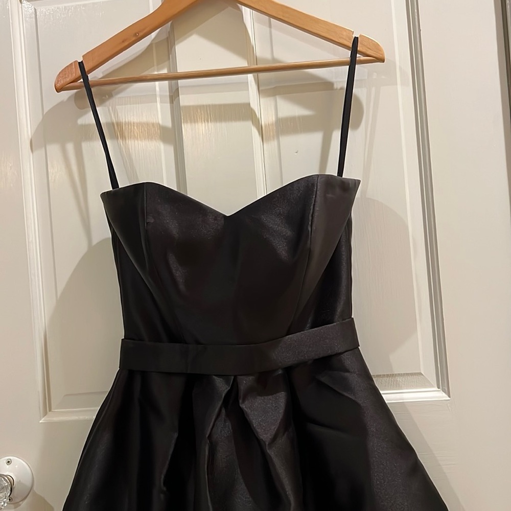 Alfred Sung black strapless sweetheart neck bridesmaid gown size 4